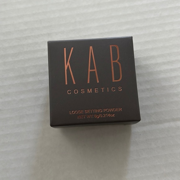 KAB Cosmetics Loose Setting Powder - Picture 2 of 4